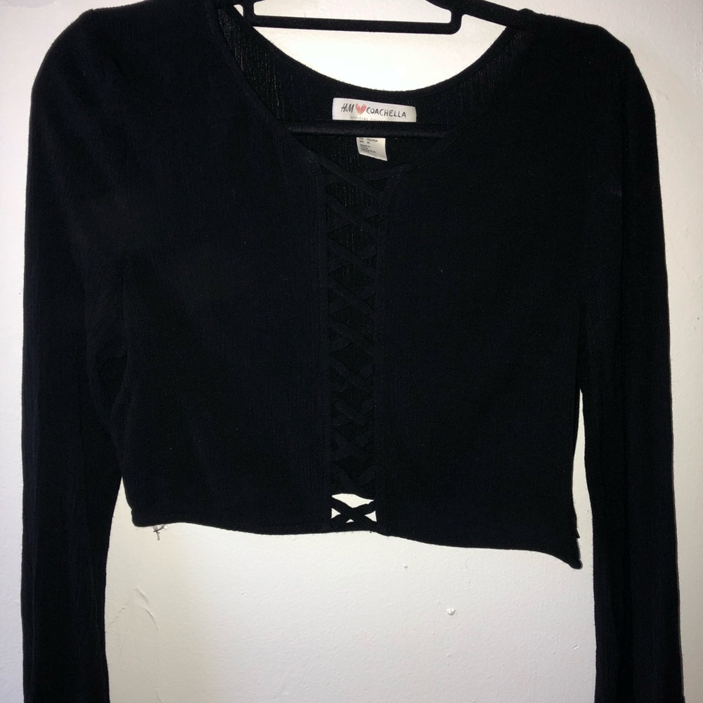 Long sleeve black crop top